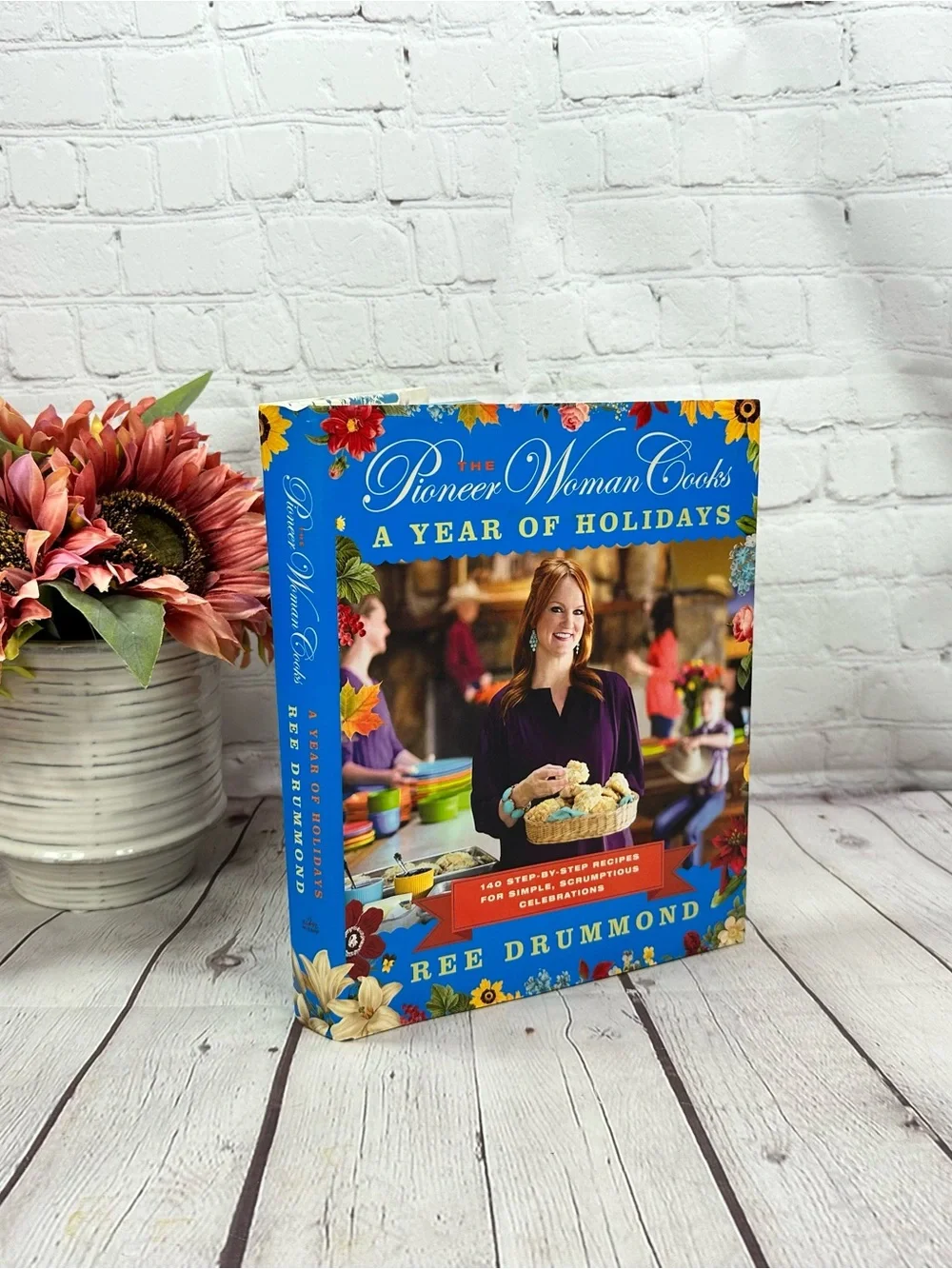 The Pioneer Woman cooks A Year of Holidays Cookbook hardcover ree drummond